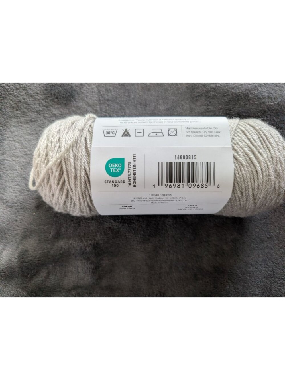 Big Twist Value Acrylic Yarn‎ - Soft Gray - Picture 4 of 5